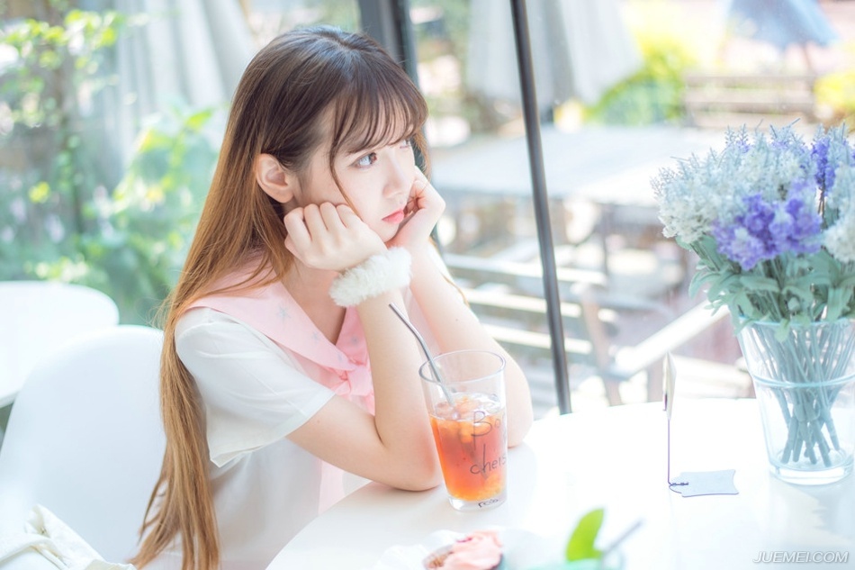 生活，是一种缓缓如夏日流水般地前进，我们不要焦急我们三十岁的时候，不应该去急五十岁的事情，我们生的时候，不必去期望死的来临，这一切，总会来的。